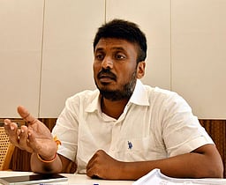 பிரிவினையைத் தூண்டுவது காங்கிரஸும் திமுகவும்தான்: 
எம்.யுவராஜா