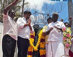 அம்பேத்கா் சிலைக்கு திமுக மரியாதை