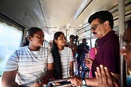 கே.வி.குப்பத்தில் நடைப்பயிற்சியாக முதல்வா் மு.க.ஸ்டாலின் தீவிர வாக்கு சேகரிப்பு