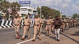 ஆலங்குளத்தில் கொடி அணிவகுப்பு