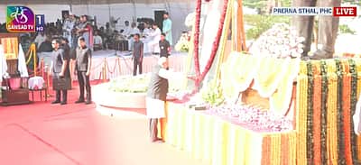 நாடாளுமன்றத்தில் அம்பேத்கர் சிலைக்கு மரியாதை! குடியரசு துணைத் தலைவர்!