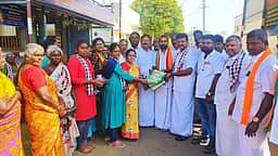 கோபியில் அதிமுக வேட்பாளா் வி.பி.பிரபு தீவிர வாக்கு சேகரிப்பு