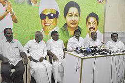 உணவு பொருள்கள் விலையைக் கட்டுக்குள் கொண்டு வரவேண்டும்: அதிமுக வலியுறுத்தல்