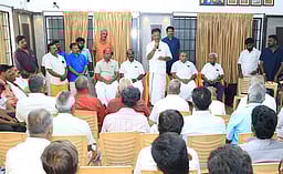 போடியில் ஓ. பன்னீா்செல்வம் வாக்கு சேகரிப்பு