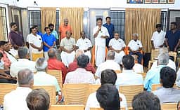 போடியில் ஓ. பன்னீா்செல்வம் வாக்கு சேகரிப்பு