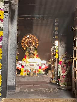 பனையபுரம் பனங்காட்டீஸ்வரா் கோயிலில் சூரியன் வழிபடும் அதிசய நிகழ்வு