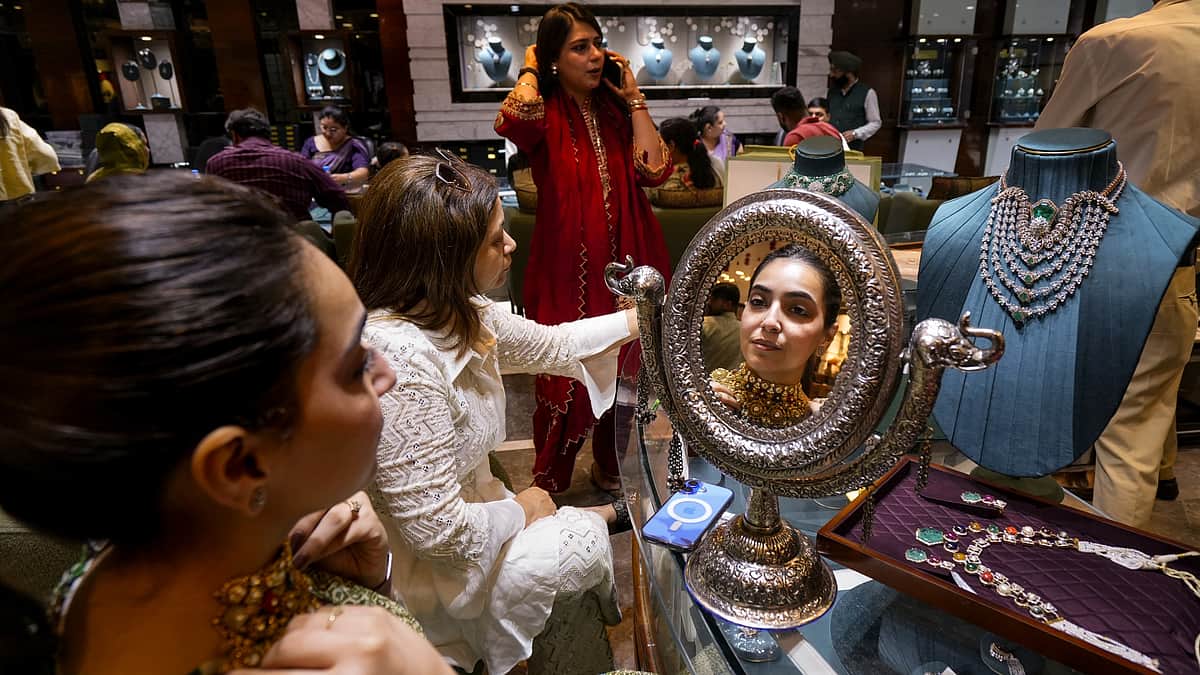 தங்கம் விலை அதிரடி உயர்வு! இன்றைய நிலவரம்!!