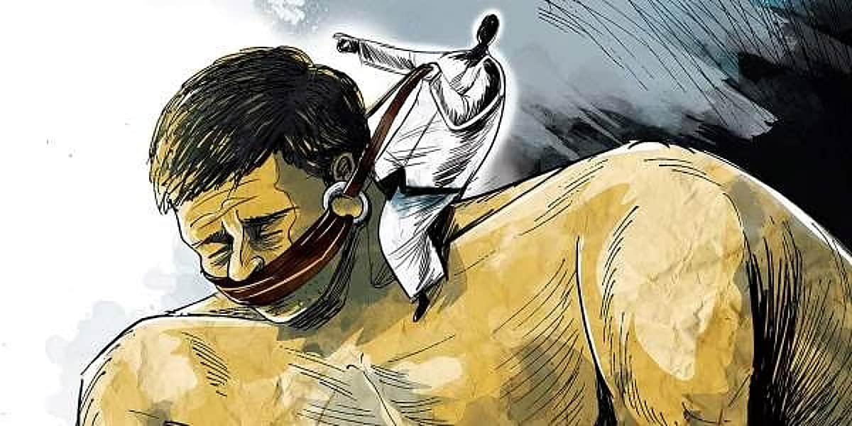 வாட்ஸ்ஆப்பில் பெண்ணுடன் பேசியதாக சந்தேகம்! இளைஞர் மீது சிறுநீர் கழித்துக் கொடூரம்!