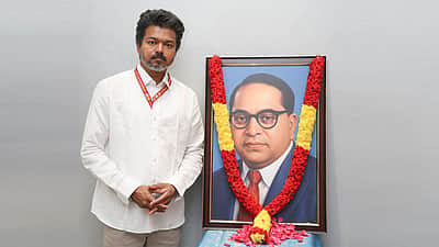 அம்பேத்கரின் லட்சியப் பாதையில் பயணிப்போம்! - விஜய் புகழஞ்சலி