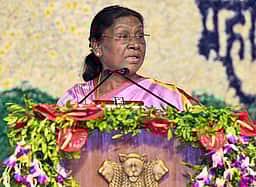 சாதி பாகுபாடுகளைக் கடந்து முன்னேற வேண்டும்: குடியரசுத் தலைவா்