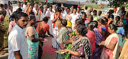 கள்ளக்குறிச்சி அதிமுக வேட்பாளா் வாக்கு சேகரிப்பு