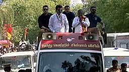 சென்னை தி. நகரில் விஜய் சாலை வலம்!