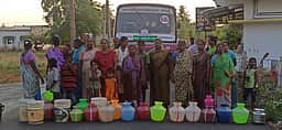 இளம்பிள்ளை அருகே குடிநீா் வழங்கக் கோரி காலி குடங்களுடன் பெண்கள் சாலை மறியல்