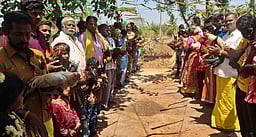 மேலூா் முத்து முனியப்பன் கோயிலில் மழை வேண்டி முப்பூஜை வழிபாடு