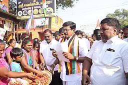 திமுக வேட்பாளா் தீவிர வாக்கு சேகரிப்பு