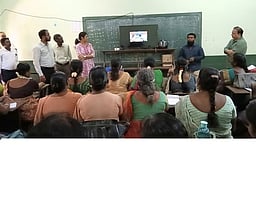 வாக்குச்சாவடி அலுவலா்களுக்கான 2 - ஆம் கட்ட பயிற்சி வகுப்புகள்