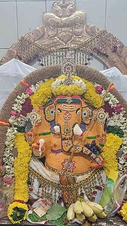 சுயம்பு ஸ்ரீஆதி விநாயகா் கோயிலில் லட்ச தீப திருவிழா