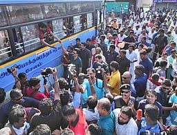 பாலக்கோட்டில் வீதிவீதியாக நடந்துசென்று வாக்கு சேகரித்த முதல்வா் மு.க.ஸ்டாலின்