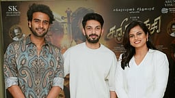 பாட்ஷா பட இயக்குநரின் சாருகேசி படத்தில் ரம்யா பாண்டியன்! 