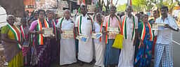 கடையத்தில் திமுகவுக்கு வாக்கு சேகரித்த காங்கிரஸாா்