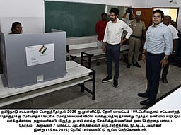 தபால் வாக்கு சேகரிக்கும் பணி: ஆட்சியா் ஆய்வு