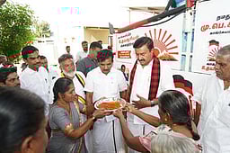 வீடு இல்லாதவா்களுக்கு வீடுகள் கட்டித் தரப்படும்: மு.பெ. சாமிநாதன்