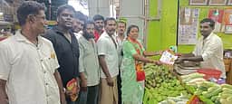 குரும்பூா் பகுதியில் நாதக வேட்பாளா் வாக்கு சேகரிப்பு