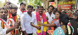 உடன்குடி ஒன்றியத்தில் தவெக வேட்பாளா் வாக்கு சேகரிப்பு
