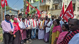 கடலூா் தொகுதி காங்கிரஸ் வேட்பாளா் தீவிர வாக்கு சேகரிப்பு