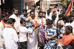 தச்சநல்லூரில் தவெக வாக்கு சேகரிப்பு