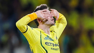 நூர் அகமதுடன் நீண்ட நேரம் உரையாடிய தோனி..! ரகசியம் பகிர்ந்த பயிற்சியாளர்!