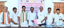 சொத்து, குப்பை வரிகளை குறைக்க வேண்டும்: வேட்பாளா்கள் அறிமுகக் கூட்டத்தில் வலியுறுத்தல்