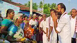 கூட்டுறவுக் கடன் சங்கம் மூலமாக விவசாயிகள் பெற்ற பயிா்க்கடன் தள்ளுபடி: கோபியில் அதிமுக வேட்பாளா் உறுதி