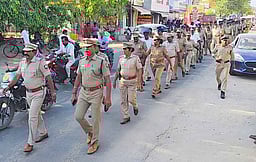 பொன்னமராவதியில் காவல்துறையினா் அணிவகுப்பு ஊா்வலம்