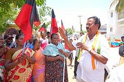 நான்குனேரியில் காங்கிரஸ் வேட்பாளா் வாக்கு சேகரிப்பு