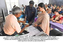 8,544 வாக்குச்சாவடி பணி அலுவலா்களுக்கு இரண்டாம்கட்ட பயிற்சி: ஆட்சியா் ஆய்வு