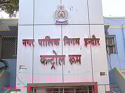 வந்தே மாதரம் பாட மறுப்பு:
காங்கிரஸ் பெண் கவுன்சிலா்கள் மீது வழக்கு