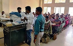 வாக்குச்சாவடி அலுவலா்களுக்கு பயிற்சி