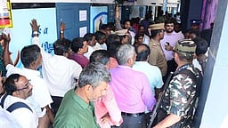 அலுவலா்கள் அஞ்சல் வாக்கைப் பதிவு செய்ய காலதாமதம்