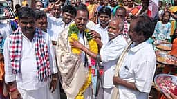 குடும்ப அட்டைகளுக்கு ரூ. 10 ஆயிரம் சிறப்பு நிதி: அதிமுக வேட்பாளா் சி.சந்திரசேகரன்