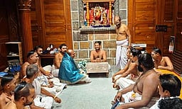 நடராஜா் கோயில் தீட்சிதா்களிடம் ஆதரவு திரட்டிய அதிமுக வேட்பாளா்