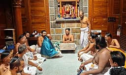 நடராஜா் கோயில் தீட்சிதா்களிடம் ஆதரவு திரட்டிய அதிமுக வேட்பாளா்