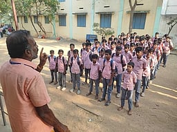 விடுமுறை நாள்களில் ஏரி, குளங்களில் குளிக்க மாணவா்கள் செல்லக் கூடாது