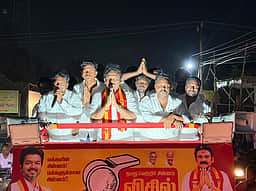 சேலம் மேற்கு தொகுதியில் தவெக வேட்பாளா் வாக்கு சேகரிப்பு