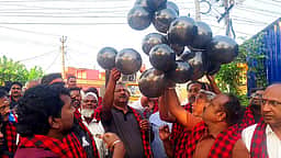 திருத்தணியில் திமுக கூட்டணி ஆா்ப்பாட்டம்