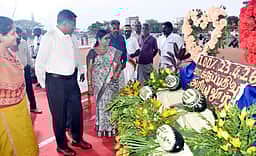 நூறு சதவீதம் வாக்களிப்பதை வலியுறுத்தி விழிப்புணா்வு