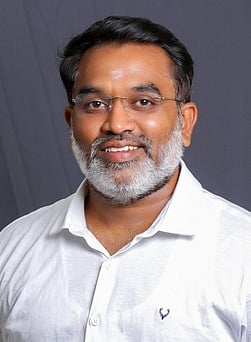 தமிழக வெற்றிக் கழகம் வேட்பாளா் முகுந்த் பாண்டியன்.