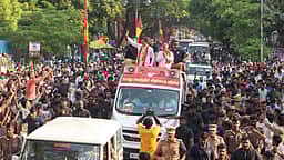 சென்னையில் விதிமுறைகளை மீறி பிரசாரம்: தவெக தலைவா் விஜய் மீது 3 வழக்குகள்