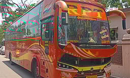 தனியாா் பேருந்தில் 10 கிலோ கஞ்சா பறிமுதல்