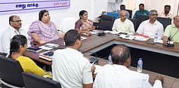 பெரம்பலூா், குன்னம் தொகுதிக்கு வாக்குப் பதிவு இயந்திரங்கள் ஒதுக்கீடு